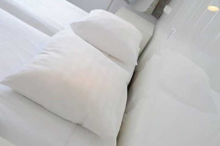 Room 2 of 33