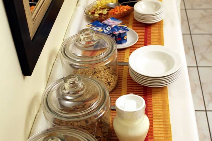 Breakfast/Coffee Service 30 of 38