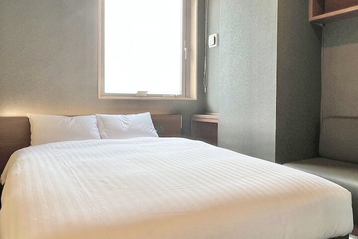 Room 9 of 25