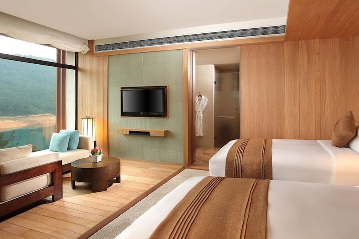 Room 15 of 212