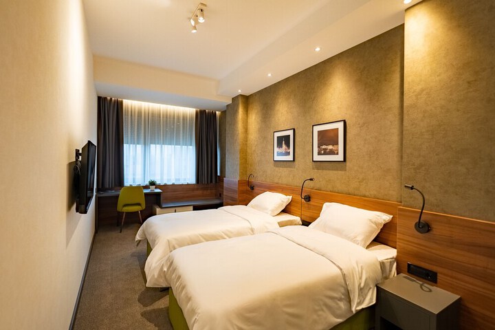 Room 19 of 46