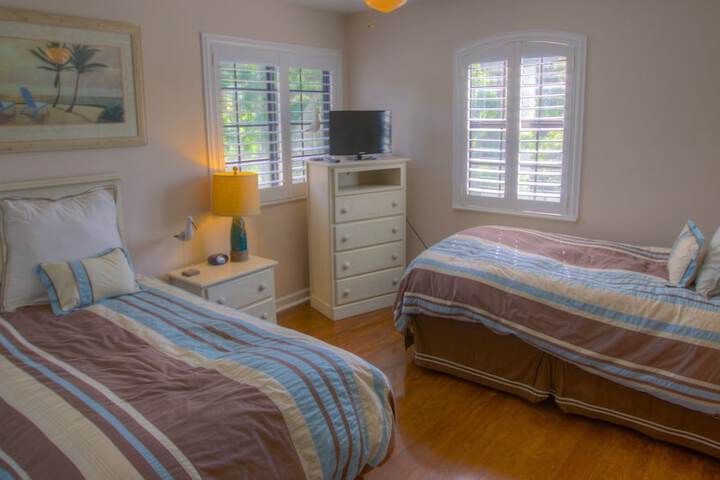 Room 5 of 25