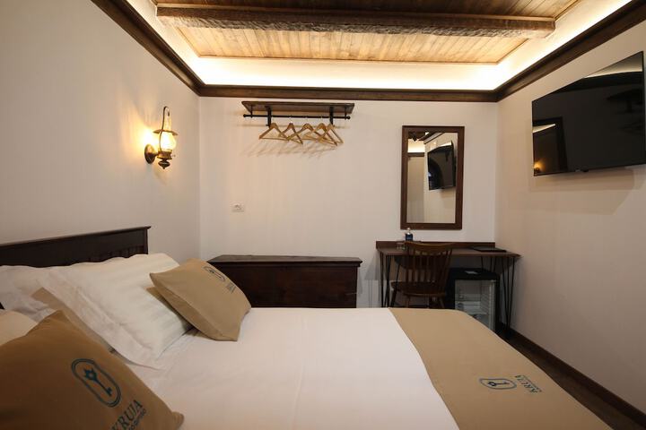 Room 21 of 34
