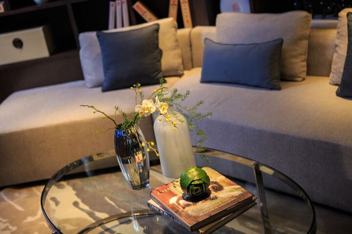 Lounge 44 of 58