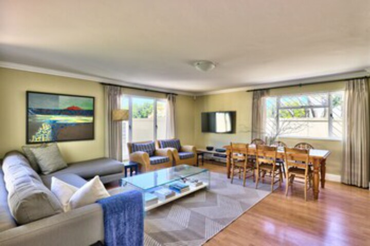 Lounge 82 of 132