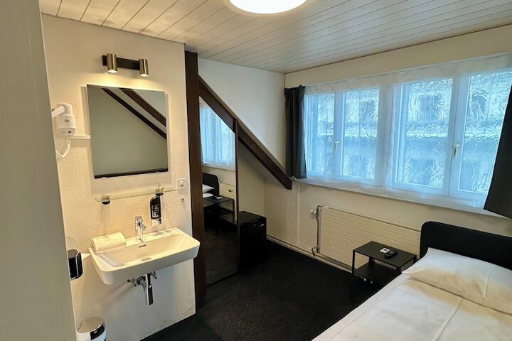 Room 15 of 44