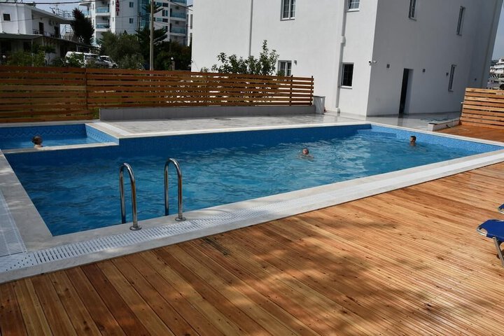 Pool 19 of 33