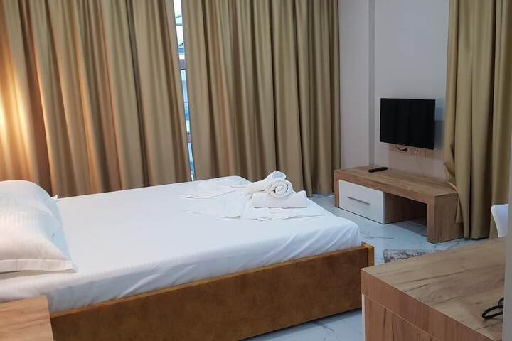 Room 12 of 33