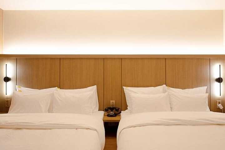 Room 28 of 74