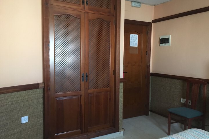 Room 3 of 27