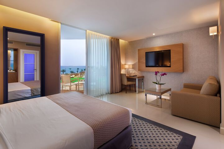 Room 14 of 36