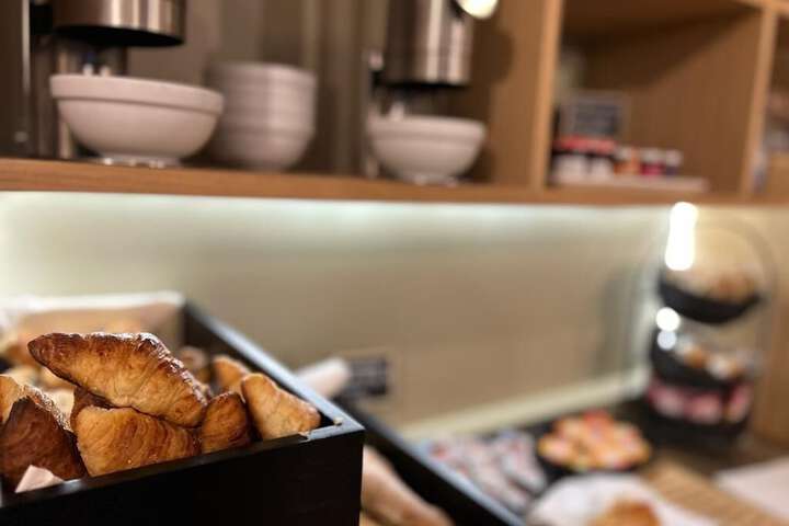 Breakfast/Coffee Service 60 of 102