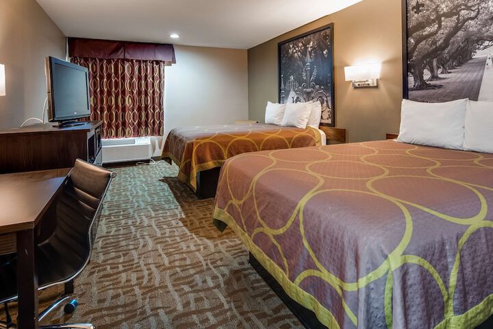 Room 8 of 28