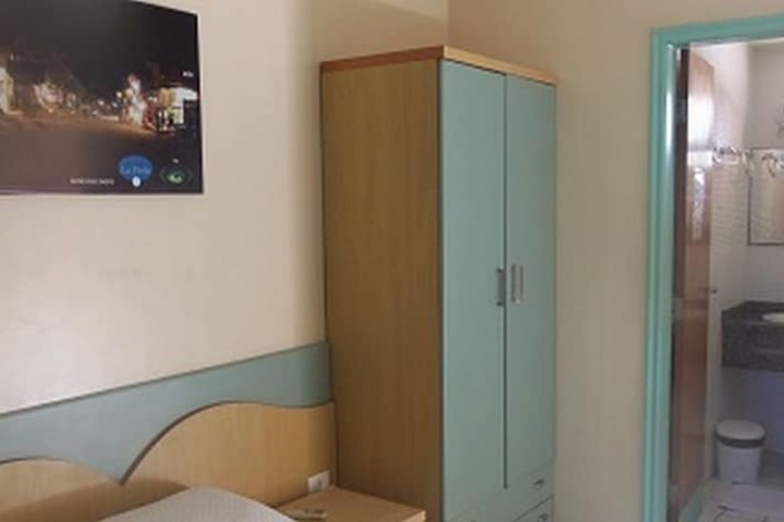 Room 14 of 80