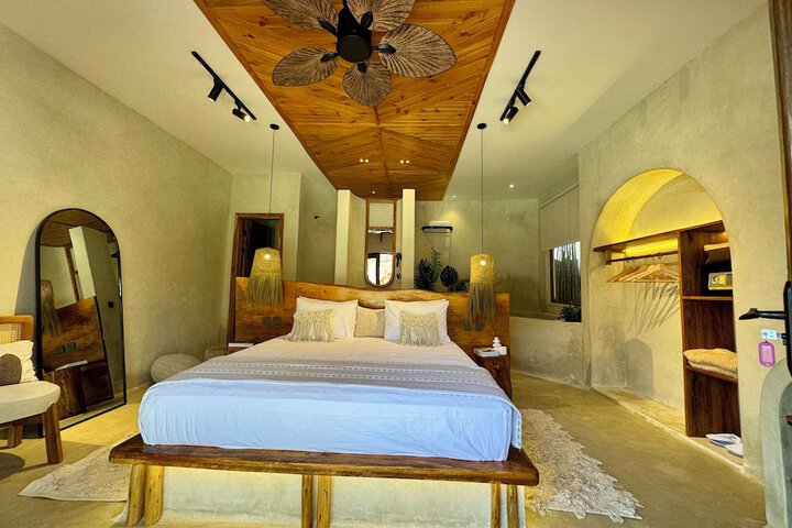 Room 16 of 70