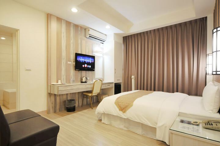 Room 13 of 28