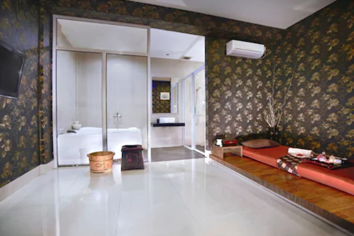 Room 10 of 17
