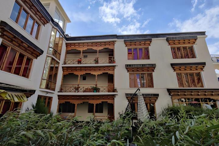 Hotel Hill Town