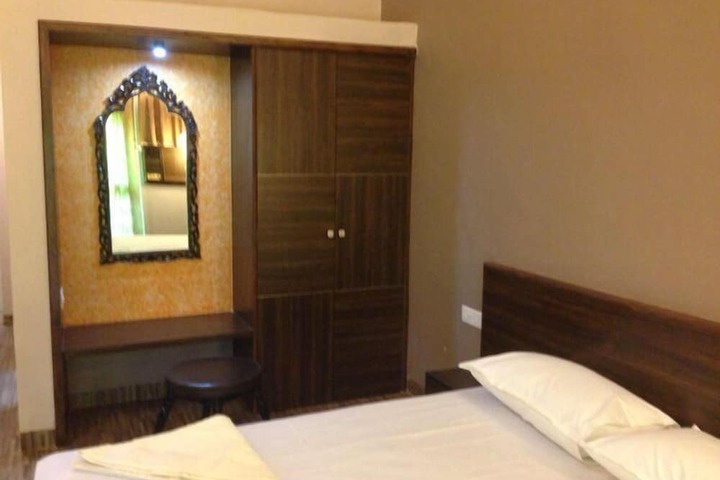 Room 17 of 36