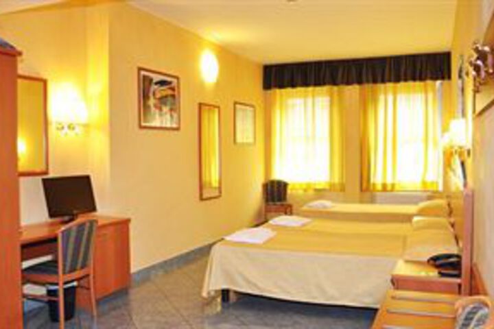 Room 10 of 25
