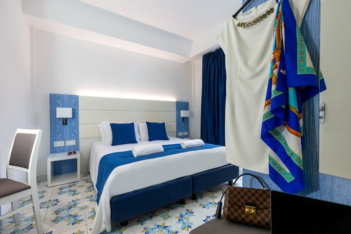 Room 32 of 175