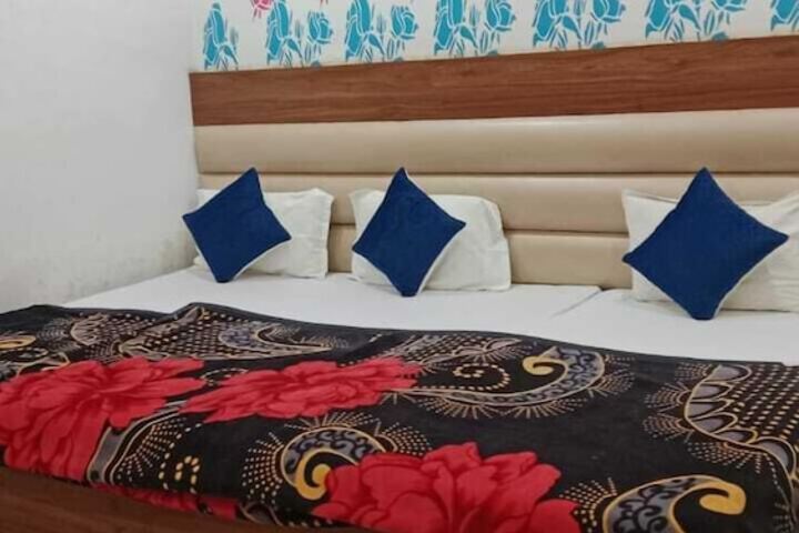 Room 3 of 9