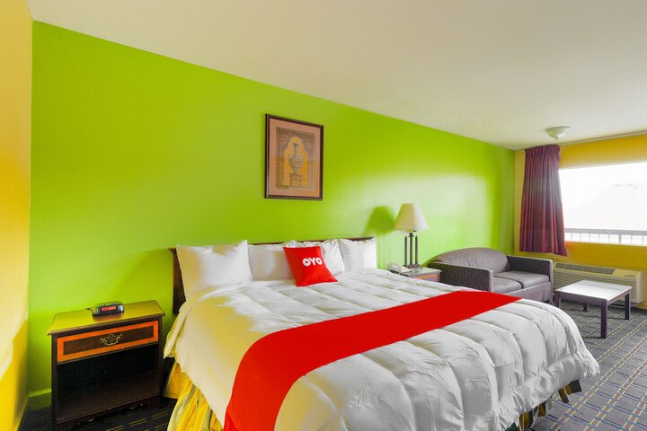 1 King Bed (8 of 13)