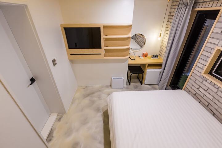 Room 28 of 90