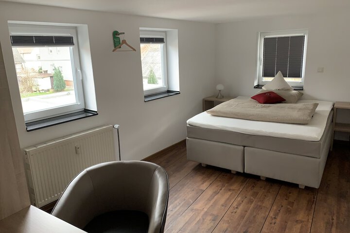 Room 4 of 38