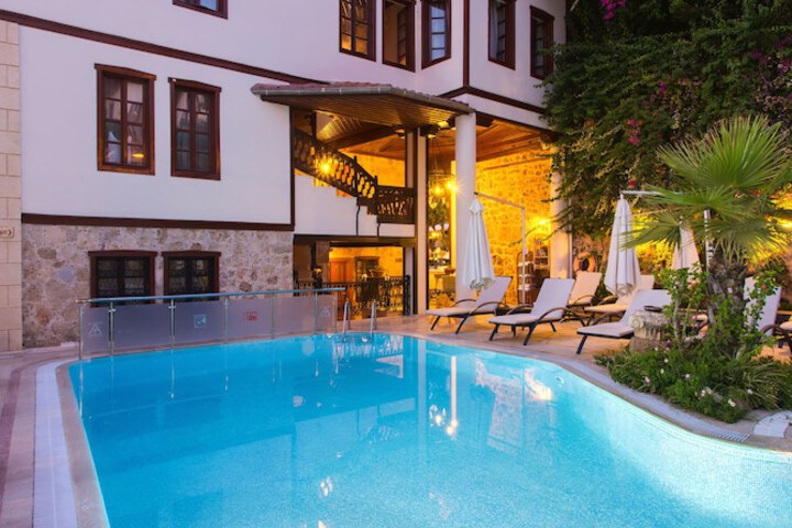 Pools & Facilities