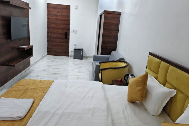 Room 8 of 40