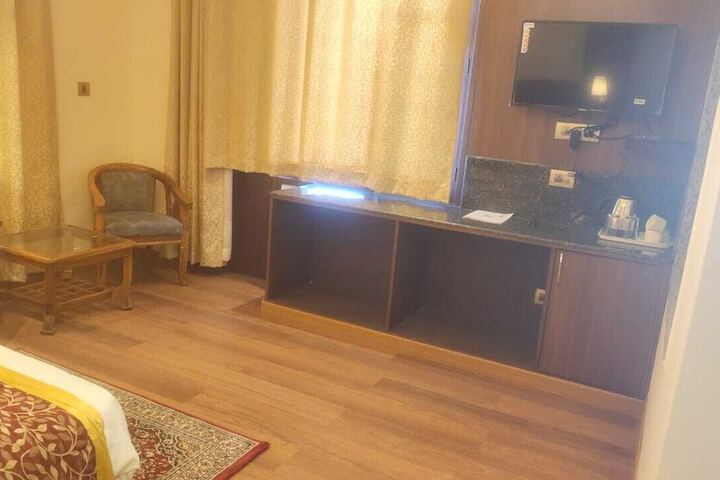 Room 17 of 36