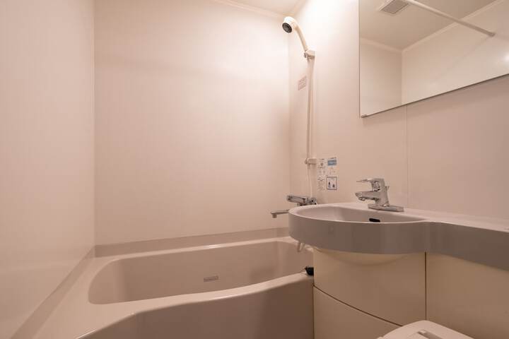 Room 16 of 32