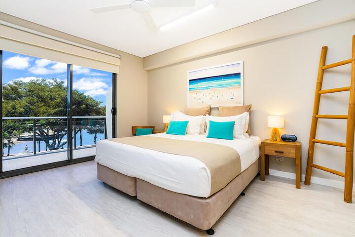 Room 4 of 106