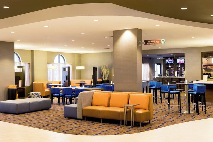 Lobby lounge