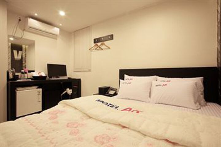 Room 7 of 30