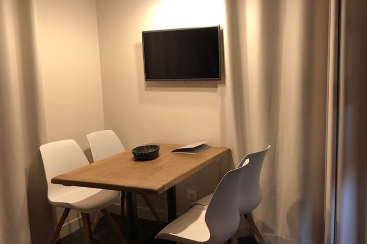 Room 43 of 80