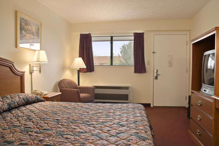 1 King Bed (16 of 17)