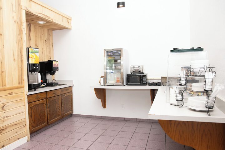 Breakfast/Coffee Service 30 of 33