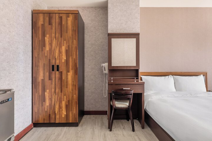 Room 4 of 69