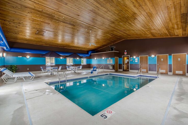 Hotel Pool