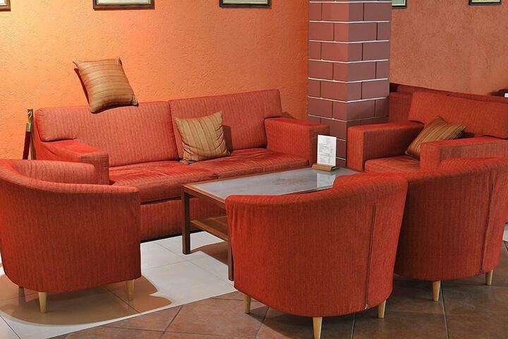 Lounge 23 of 36