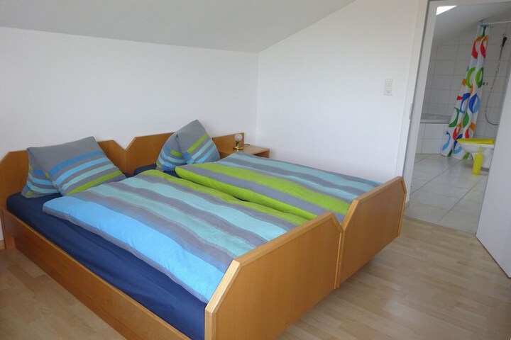 Room 4 of 18