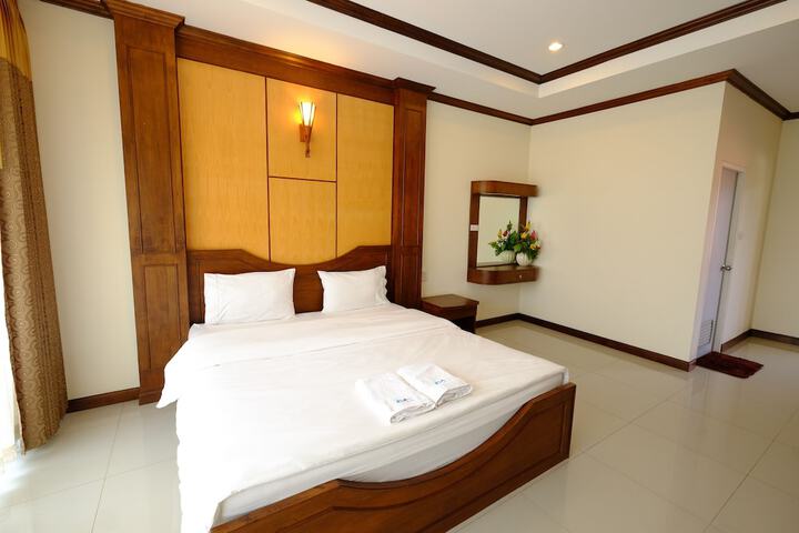 Room 12 of 47