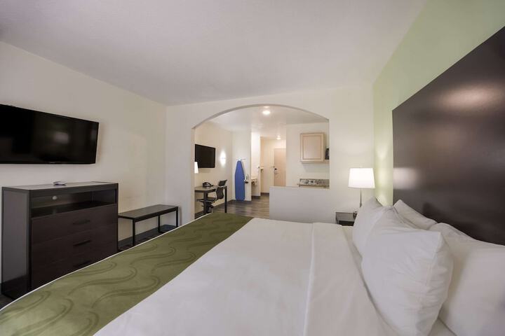 Room 21 of 38