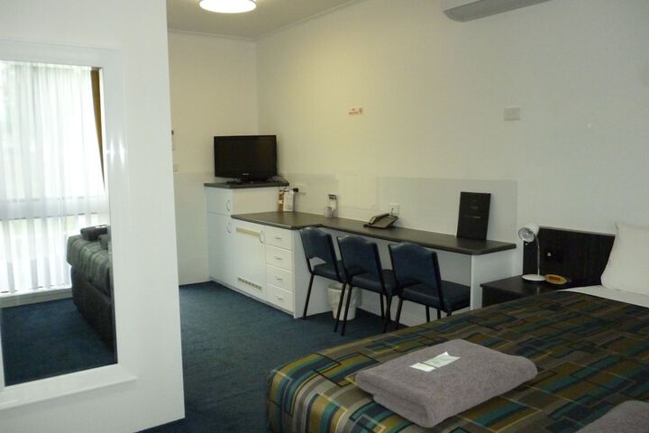 Room 17 of 37