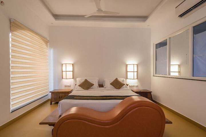 Room 12 of 63
