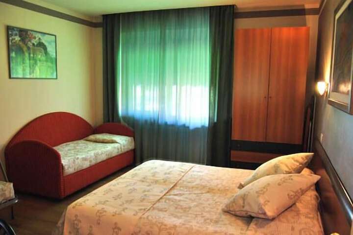 Room 9 of 63
