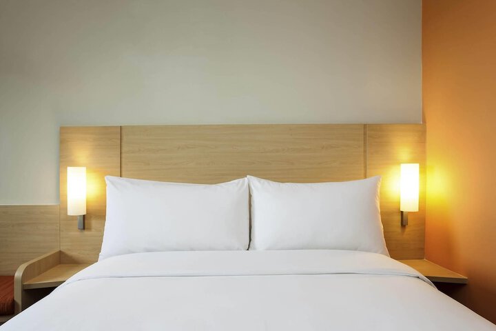 Room 5 of 12