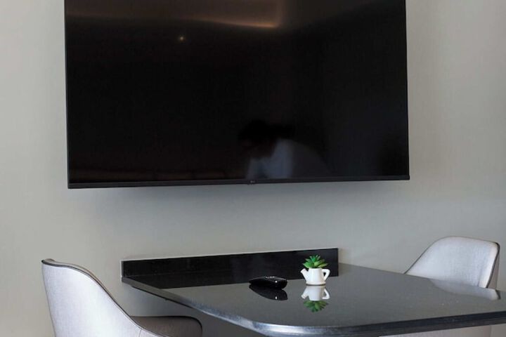 Room 48 of 212